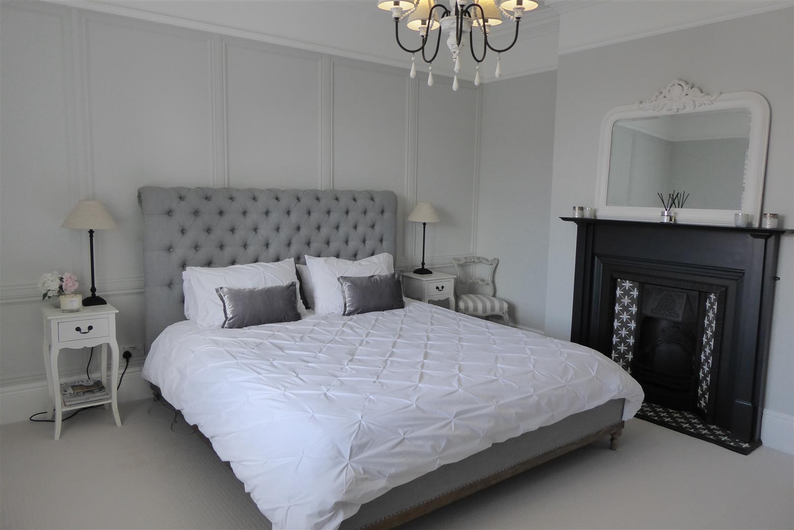 BEDROOM 1 (REAR)